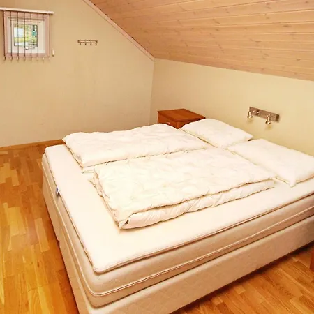 Five-bedroom In 2 Feriehus *