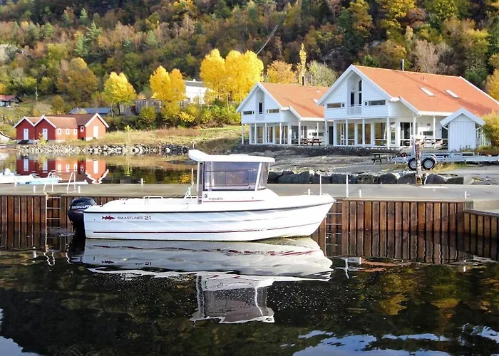 Five-bedroom In 2 Holiday home