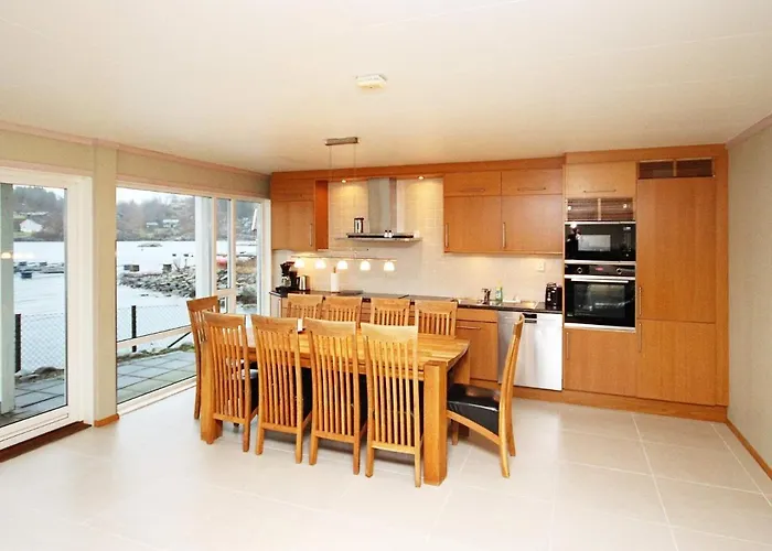 Ferienhaus Five-bedroom In 2 Jelsa