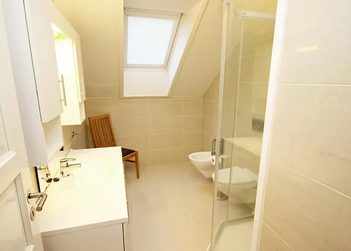Ferienhaus Five-bedroom In 2 Jelsa