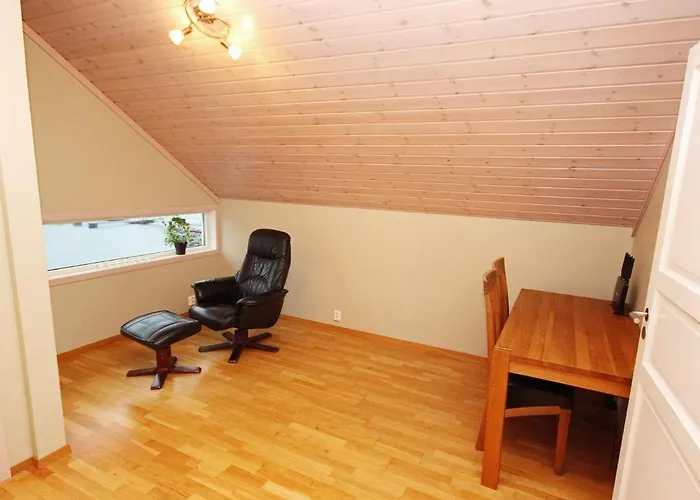 Five-bedroom In 2 Holiday home *