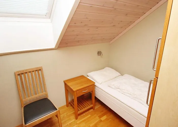 Ferienhaus Five-bedroom In 2 Jelsa