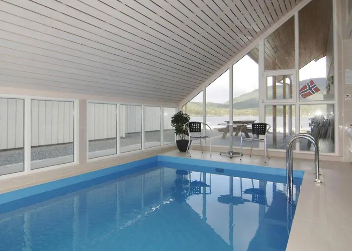 Five-bedroom In 2 Jelsa
