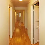 Five-bedroom In 2 Jelsa